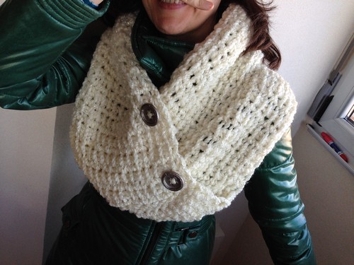 Crochet Cowl Beige Approach