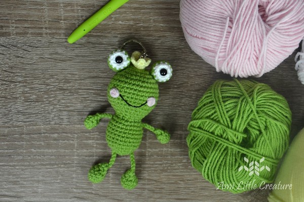 Crochet Frog Keychain Pattern