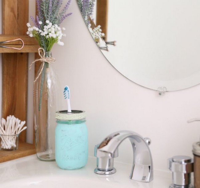 Painted Mason Jar Toothbrush Holder DIY