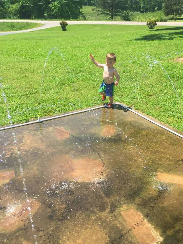 16 DIY Splash Pad Ideas To Have Fun With Water - DIYnCrafty