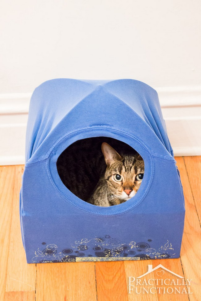 T-Shirt Cat Tent Bed