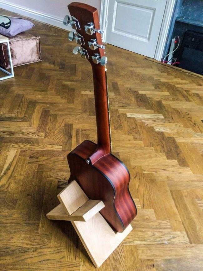 DIY Elegant Guitar Stand