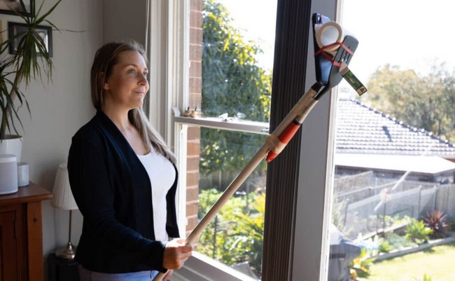 How to make a DIY selfie stick