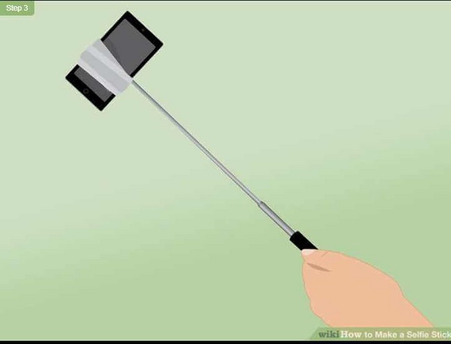 WikiHow's Cassette Case Selfie Stick