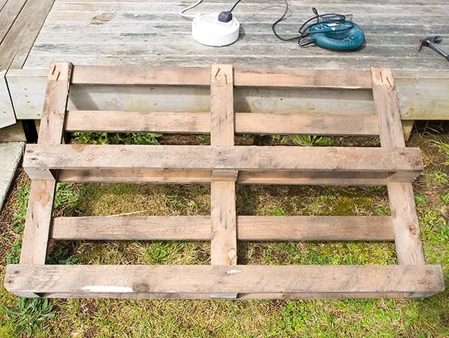 Pallet Garden Fence