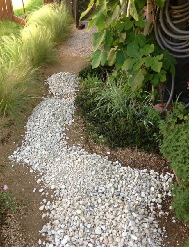 Put Together A Pea Gravel Pathway