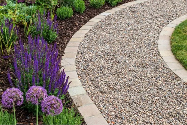 Simple Gravel Garden Path