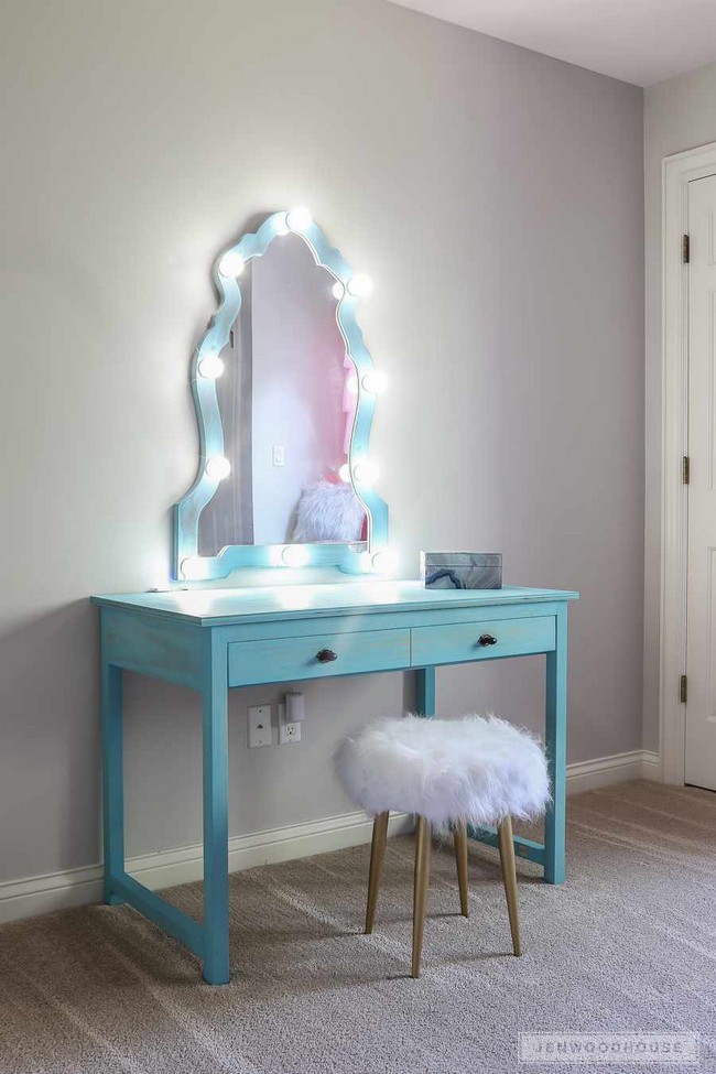 DIY Makeup Vanity With Lights