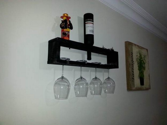 DIY Reclaimed Pallet Glass Holder