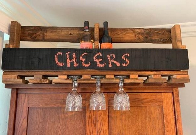 Low Budget Pallet Wine Glass Rack