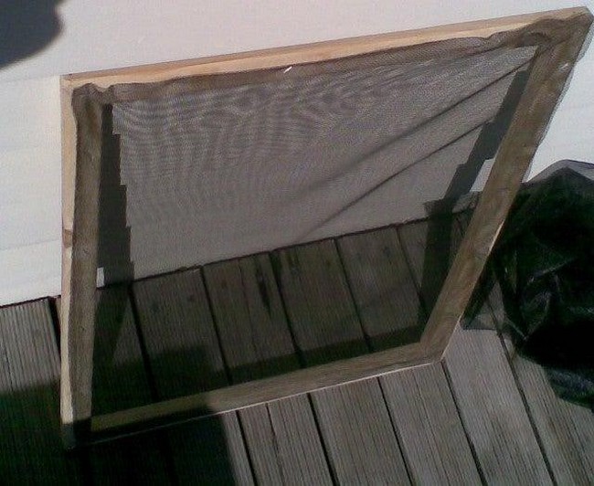 Low-budget Window Screen DIY