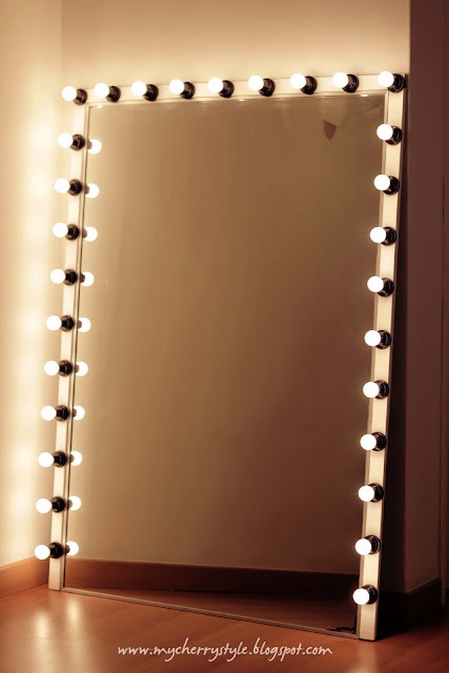 DIY Hollywood Style Mirror With Lights