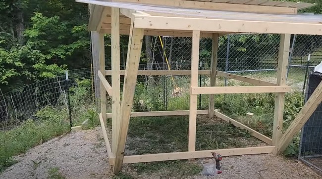 DIY Nigerian Dwarf Goat Shelter 10 Minute