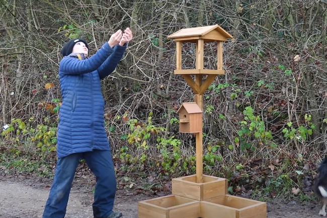 Garden Corner With This Beautiful DIY Bird Feeder Idea